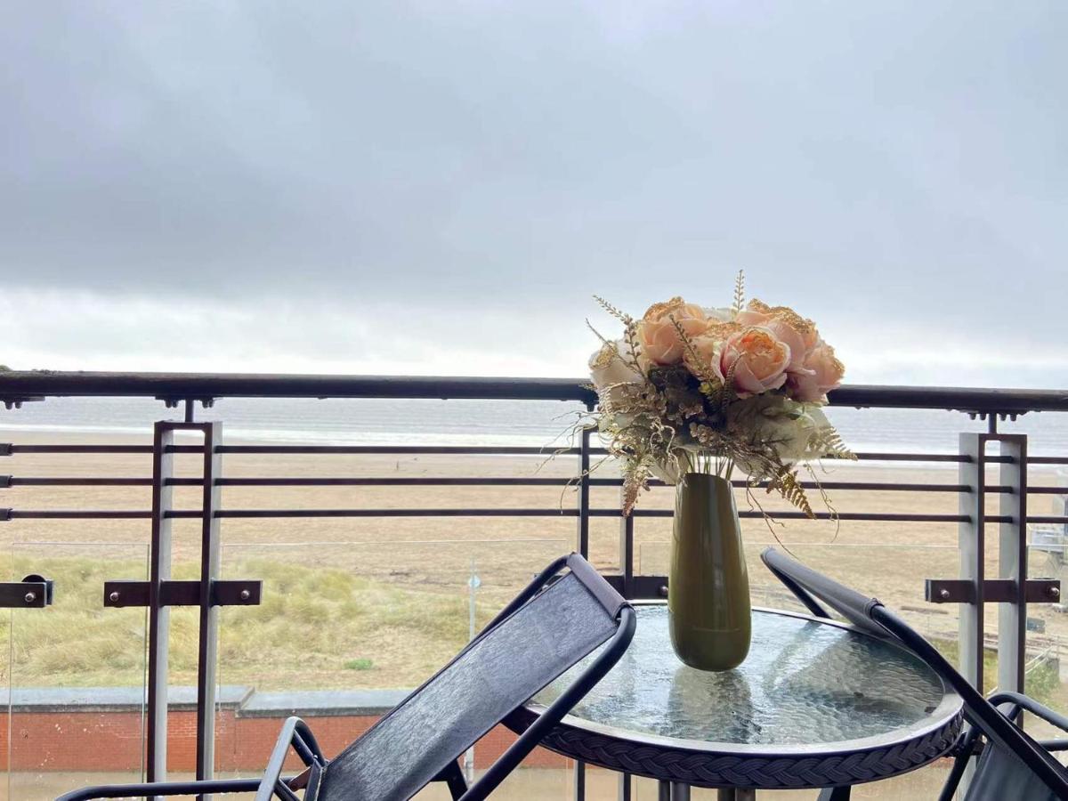 Beach Front Apt With Stunning Sea View Swansea Eksteriør bilde