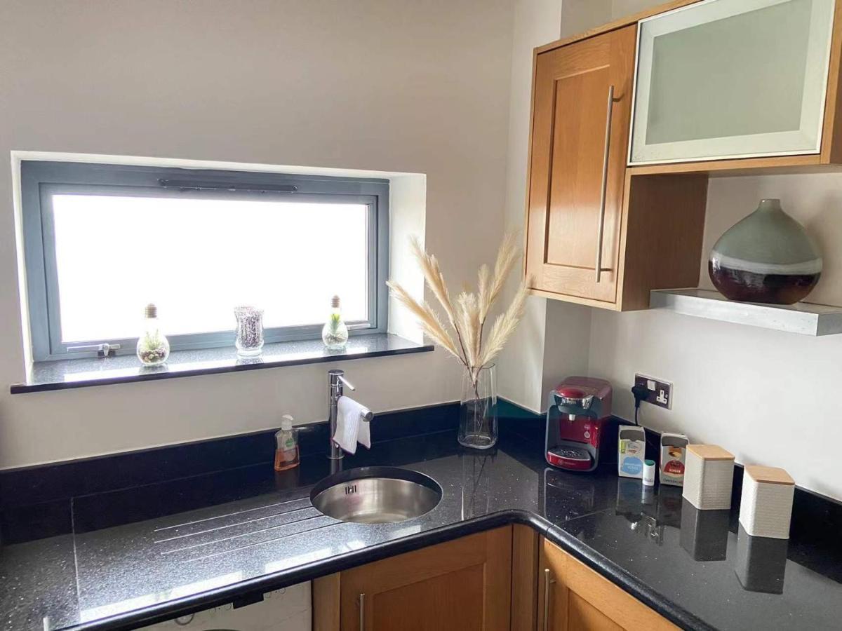 Beach Front Apt With Stunning Sea View Swansea Eksteriør bilde